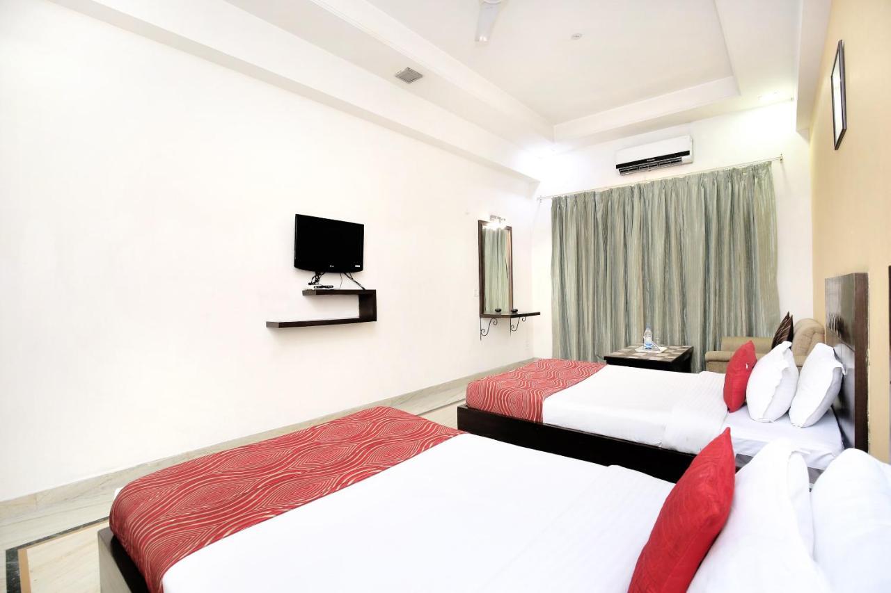 Capital O 15395 Hotel 42 Amritsar Exterior foto