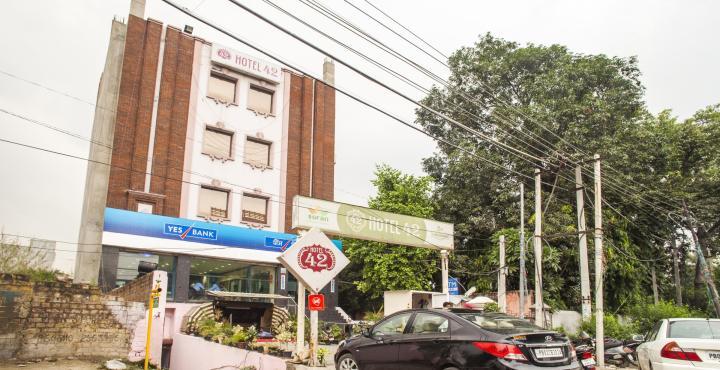 Capital O 15395 Hotel 42 Amritsar Exterior foto