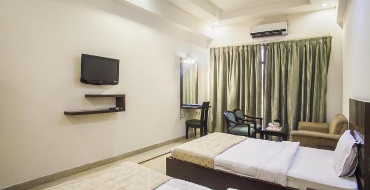Capital O 15395 Hotel 42 Amritsar Exterior foto