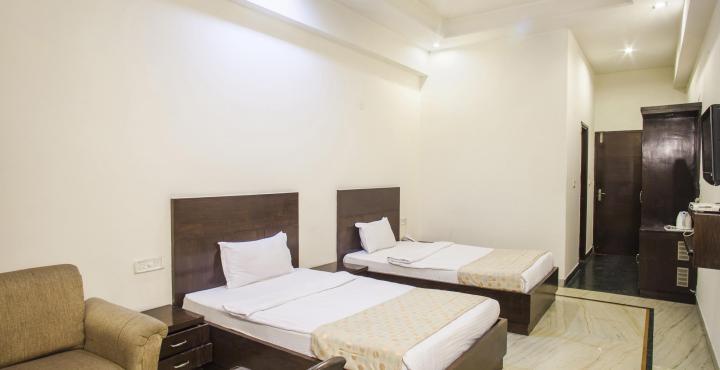 Capital O 15395 Hotel 42 Amritsar Exterior foto